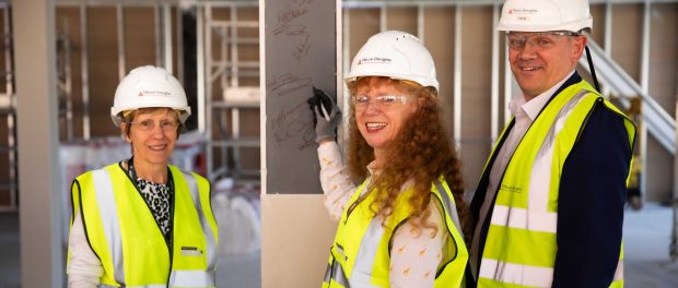 Resize Pic 1 Uni of Salford - GMIoT building steel signing L to R 57